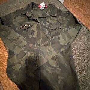 Camouflage Button-Up Shirt With Jewel Stones , Velcro Pockets Youth Size M